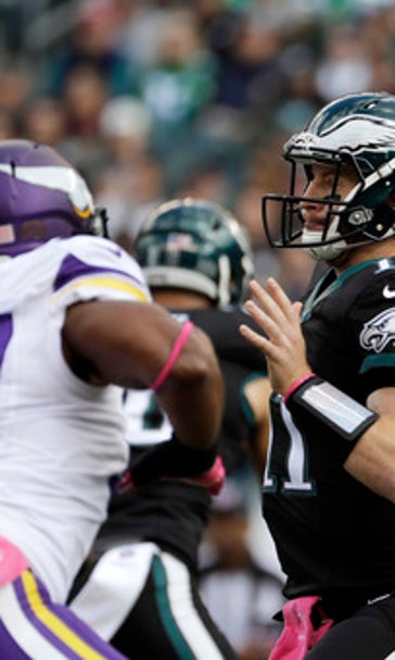 Eagles beat up Bradford, hand Vikings first loss 21-10